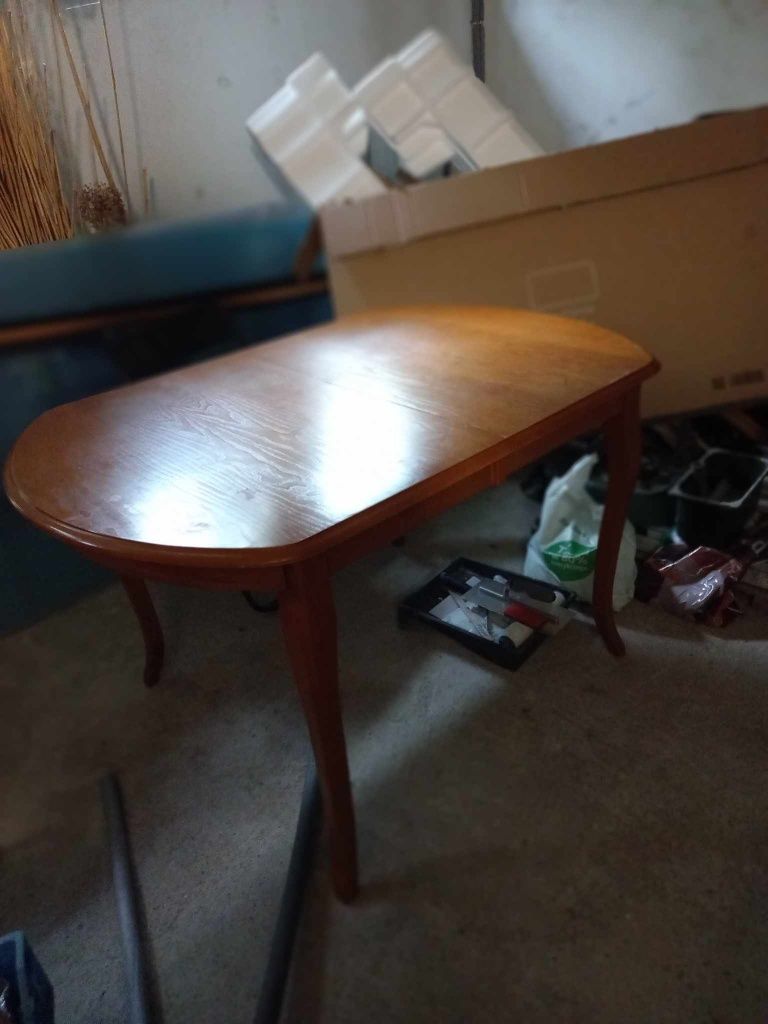 Stół z krzesłami drewniane