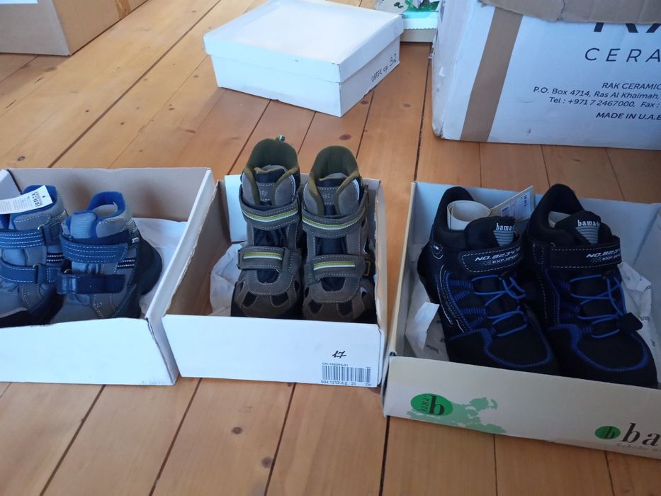 Великий вибір  дитячого та підліткового взуття.Все нове .