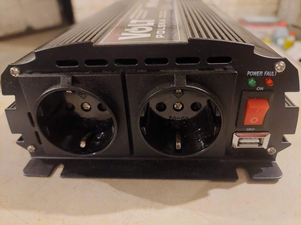 Інвертор VOLT POLSKA  12v-220v 1000w