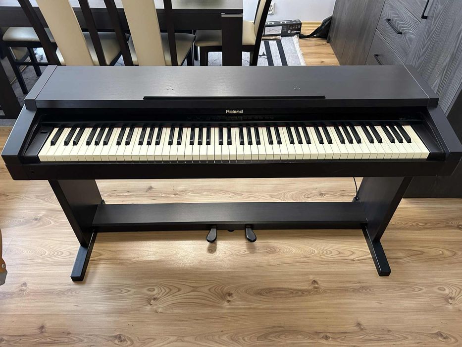 Pianino cyfrowe Roland HP 135