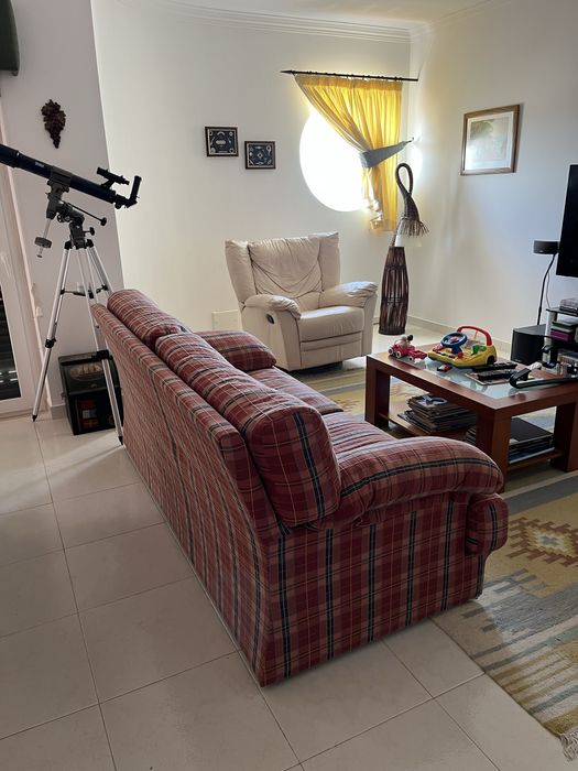 Sofá de três lugares