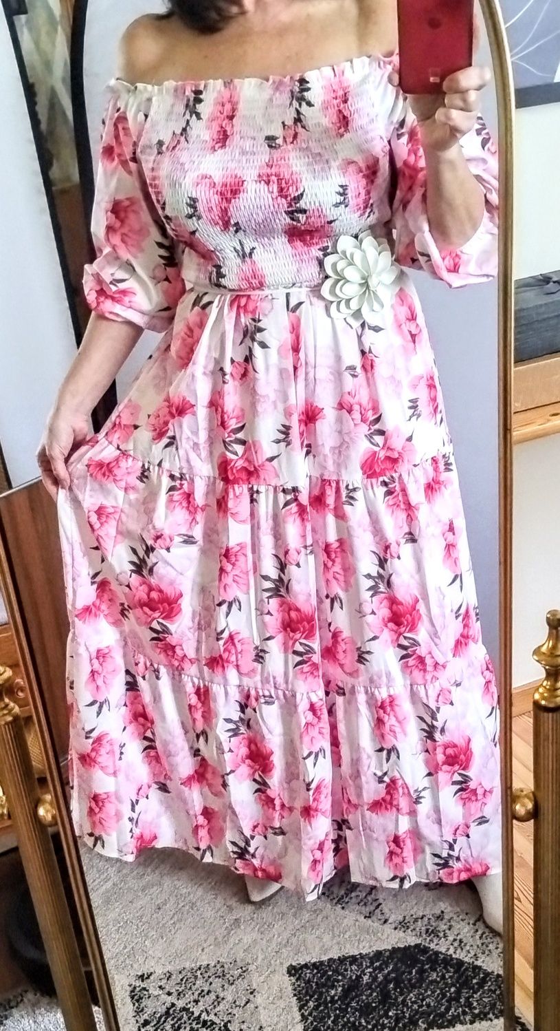 Długa,romantyczna,boho, country sukienka w kwiaty, gołe ramiona
