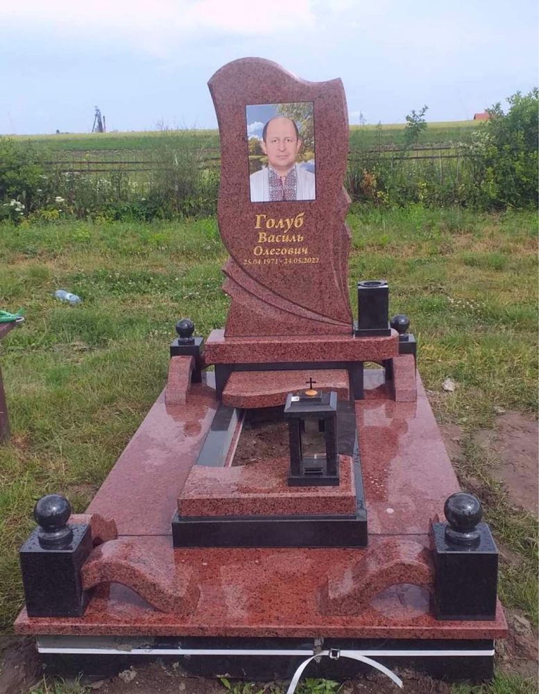 Памятник 100 тис.грн.