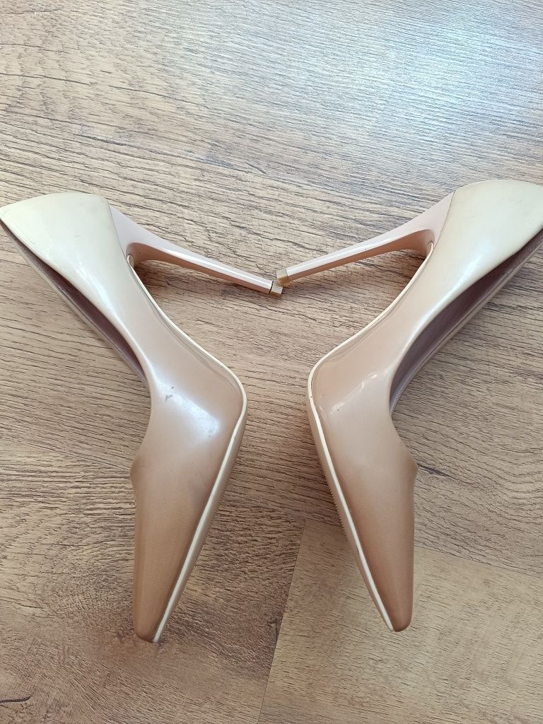 Buty szpilki beżowe 35