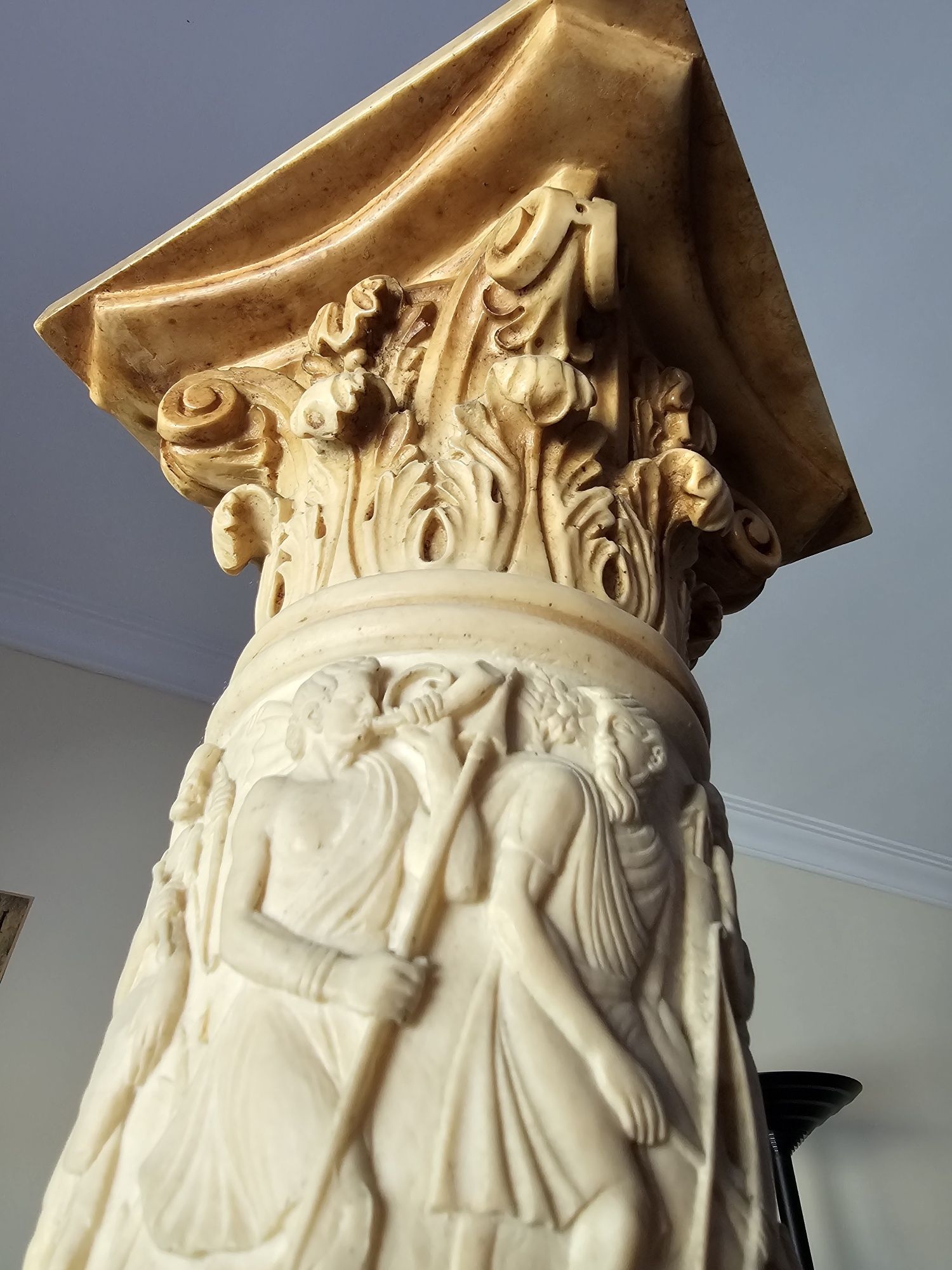 Coluna decorativa design clássico mármore
