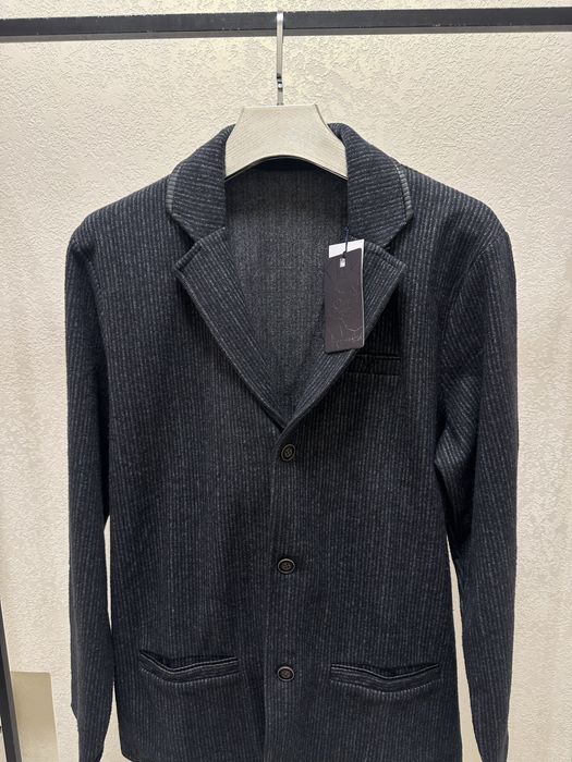 Чоловічий трикотажний піджак у смужку