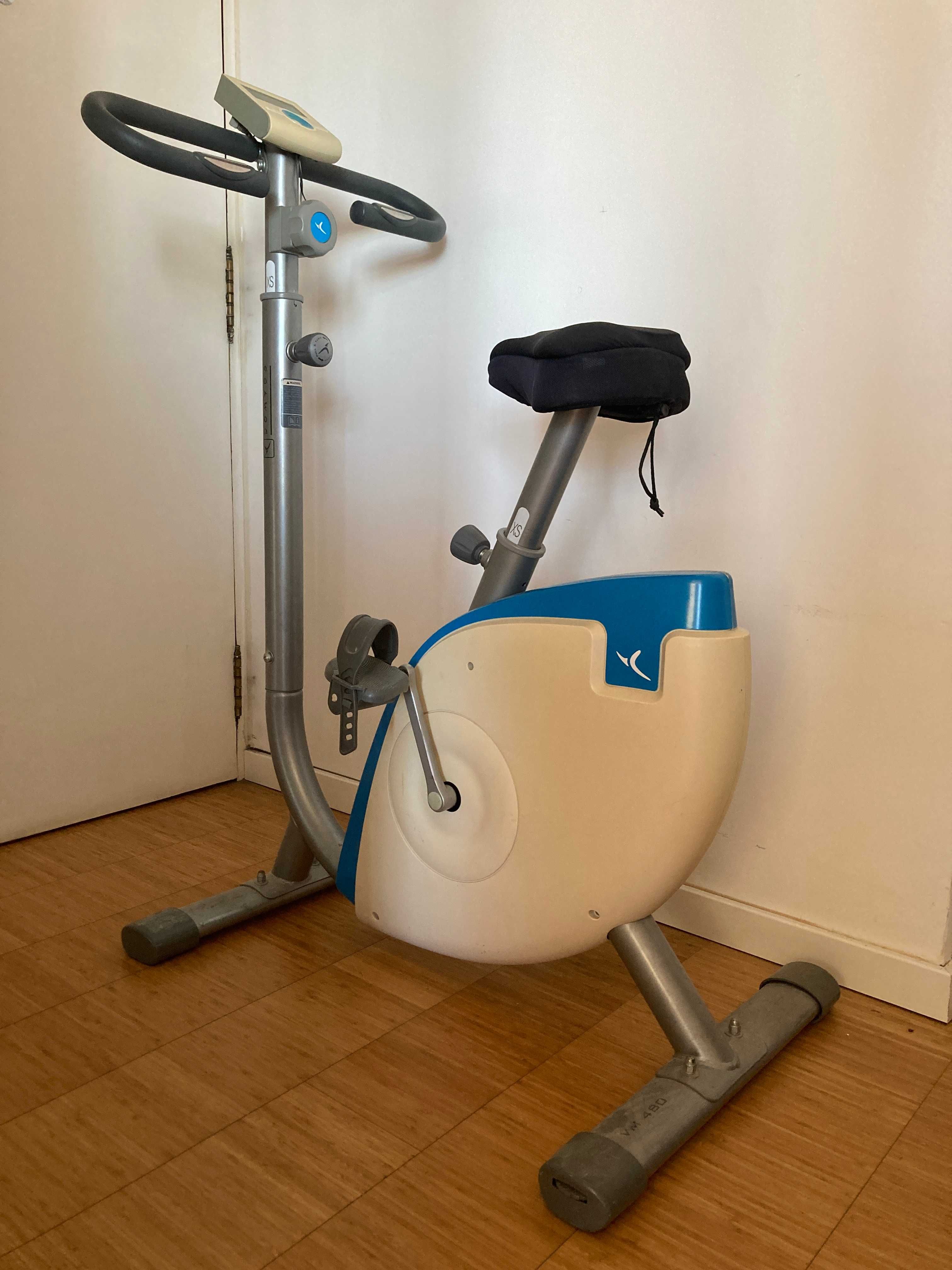 bicicleta estática fitness