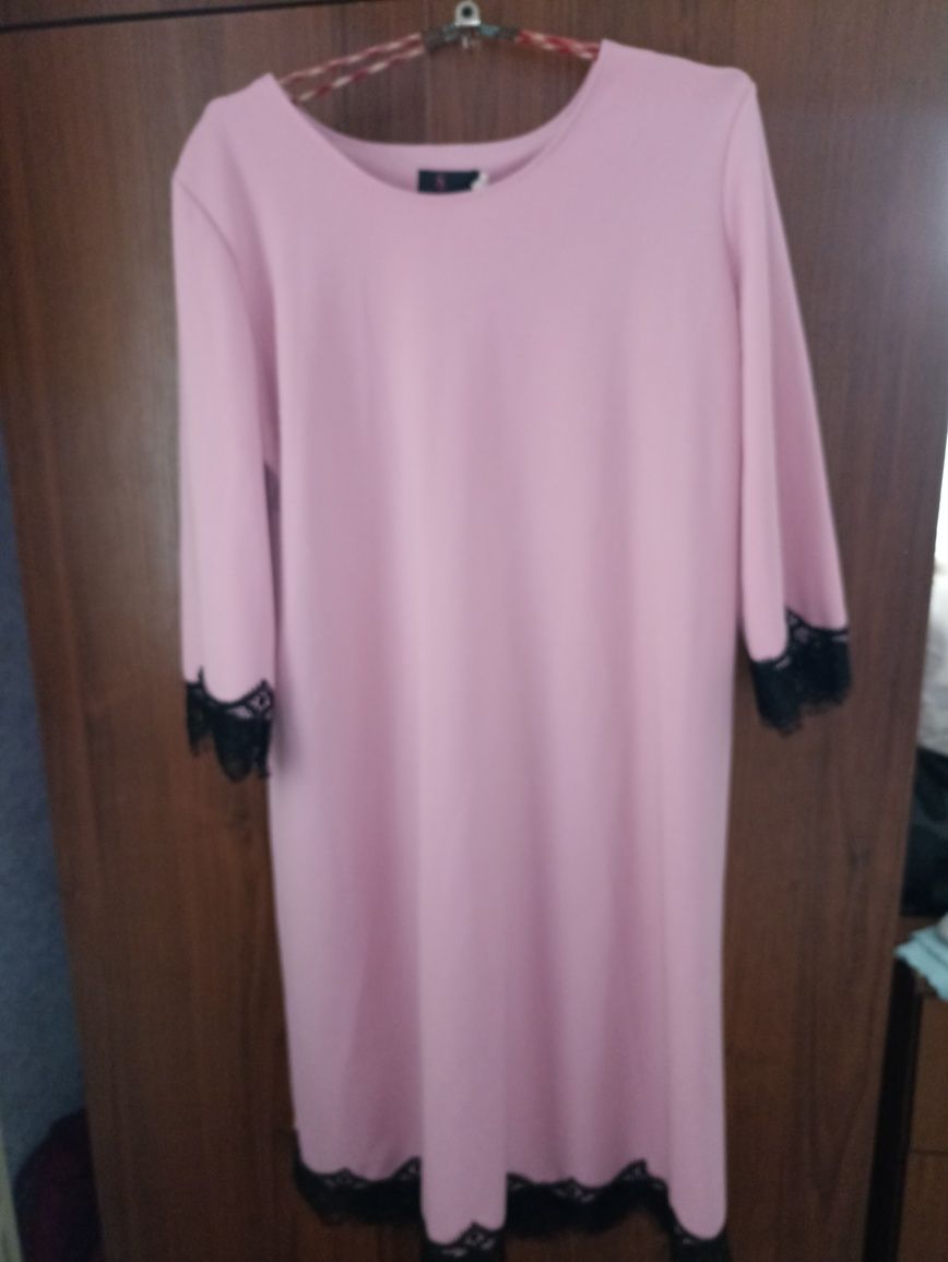 Продам сукню ніжно рожевого кольору.