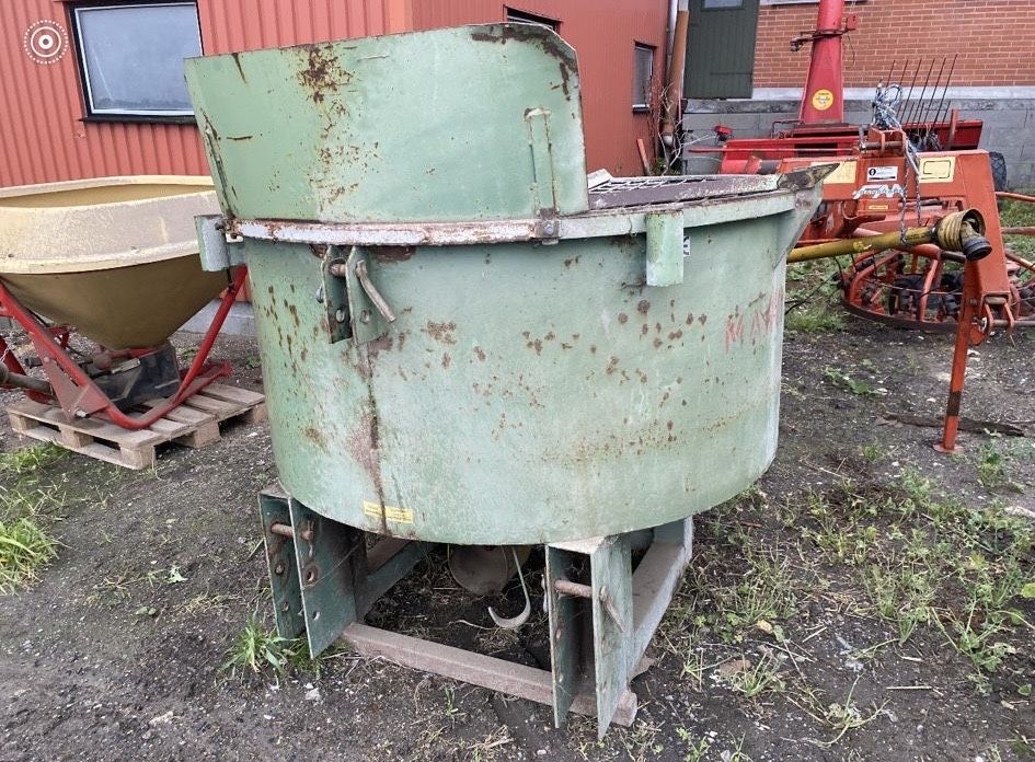 Duży Mieszalnik betonu ciągnikowy betoniarka ciagnikowa