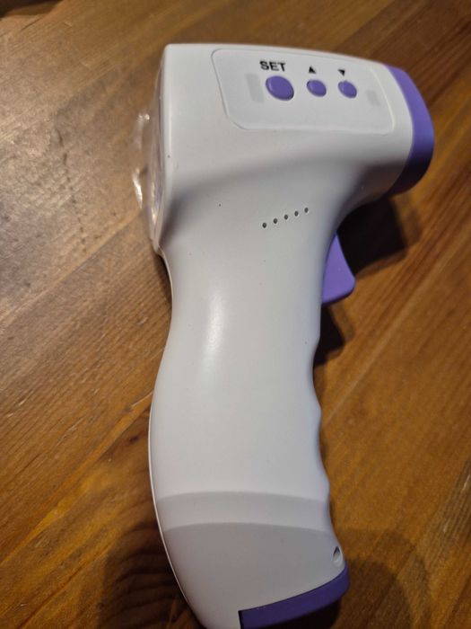 Termometr bezdotykowy na podczerwień z wyświetlaczem