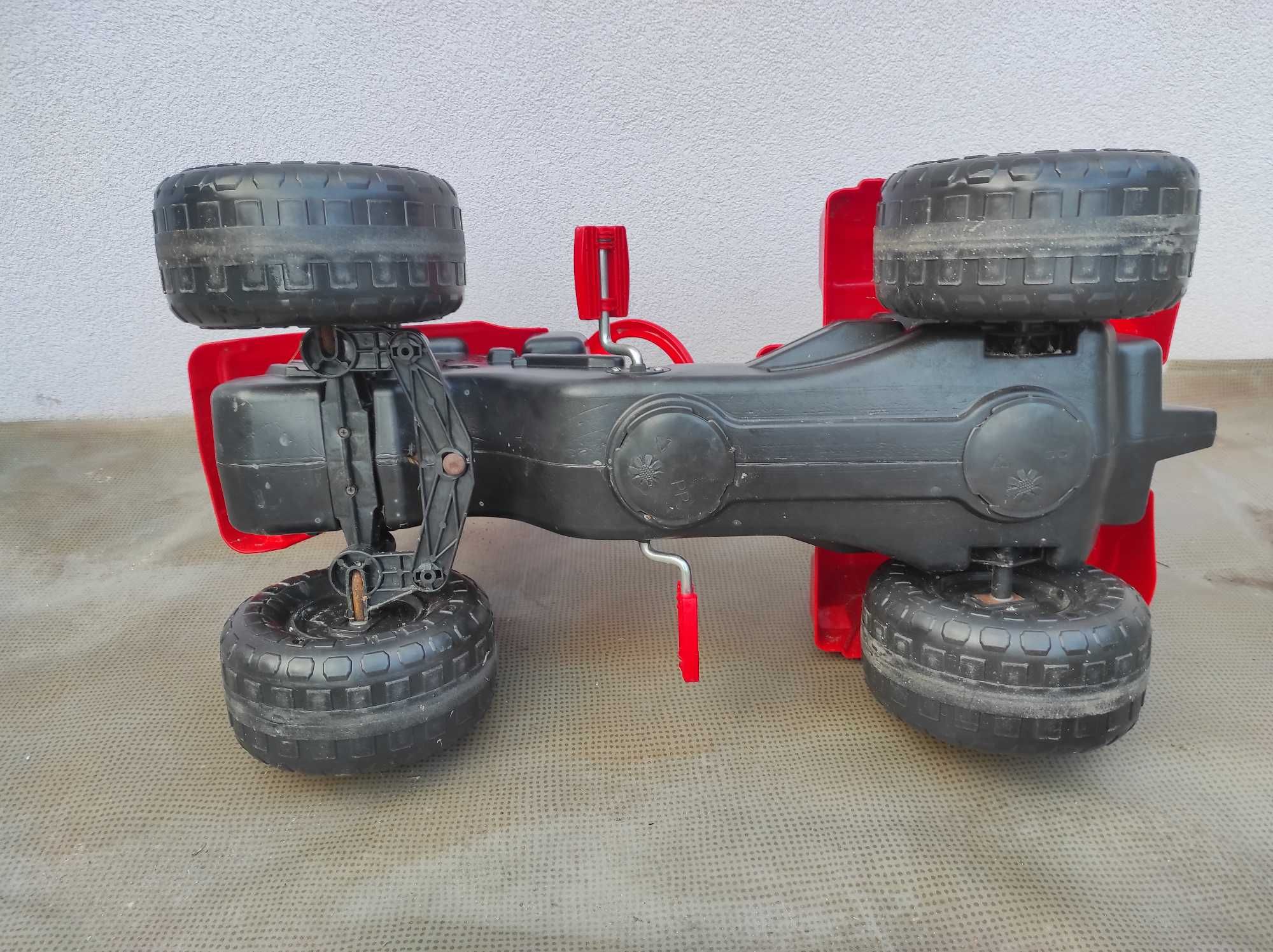 Traktor na pedały . Jeździk ciągnik rowerek