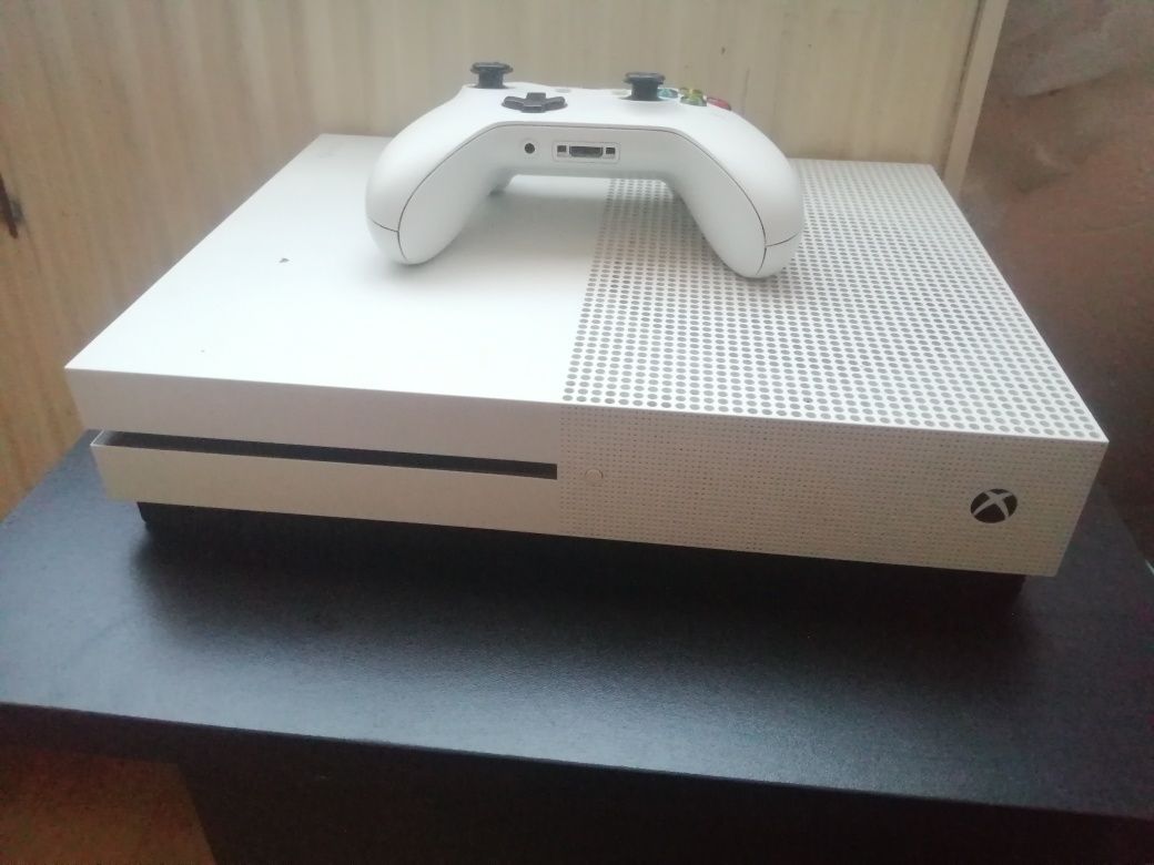 Sprzedam Xbox one s do zamienienia z komputerem