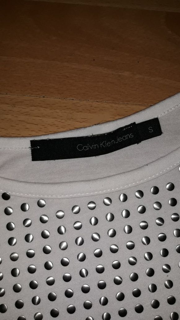 Продам футболку Calvin Klein оригинал