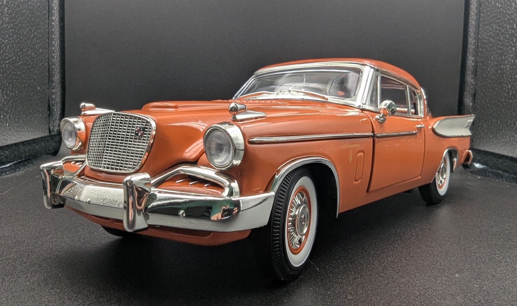 Studebaker Golden Hawk Ertl масштаб 1:18
