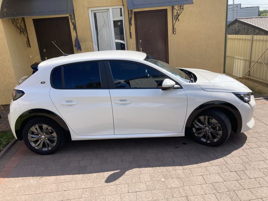 Peugeot e-208 2021
