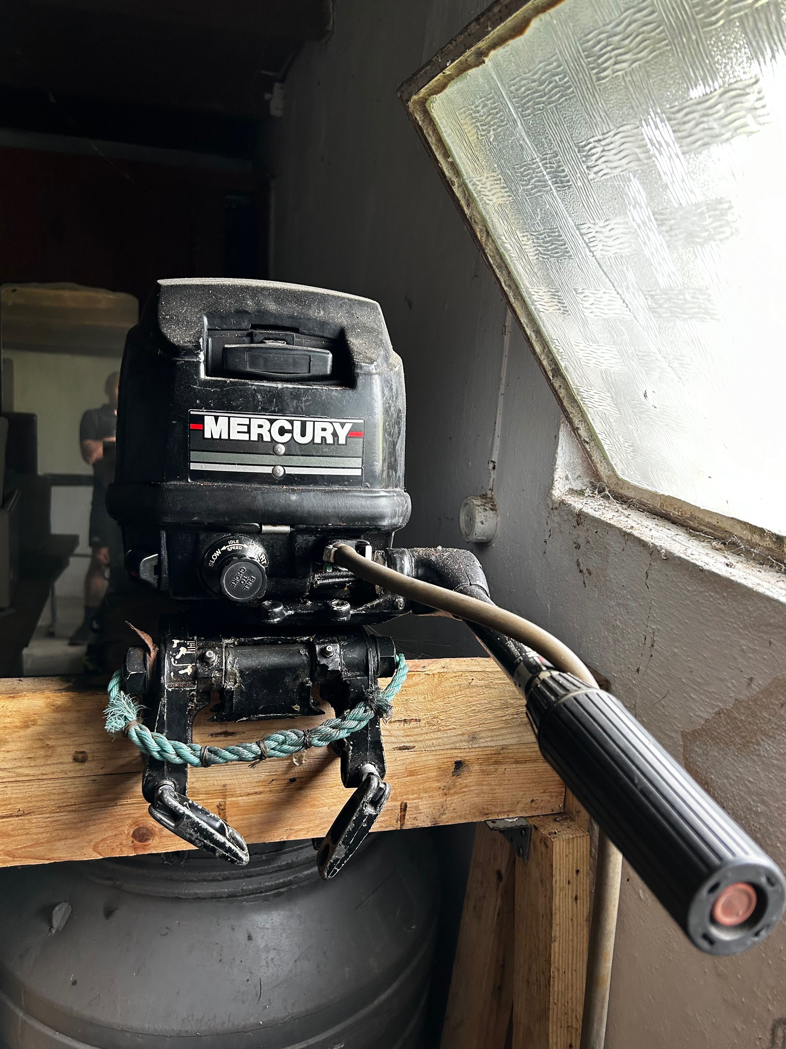 Motor fora de borda Mercury 9.9