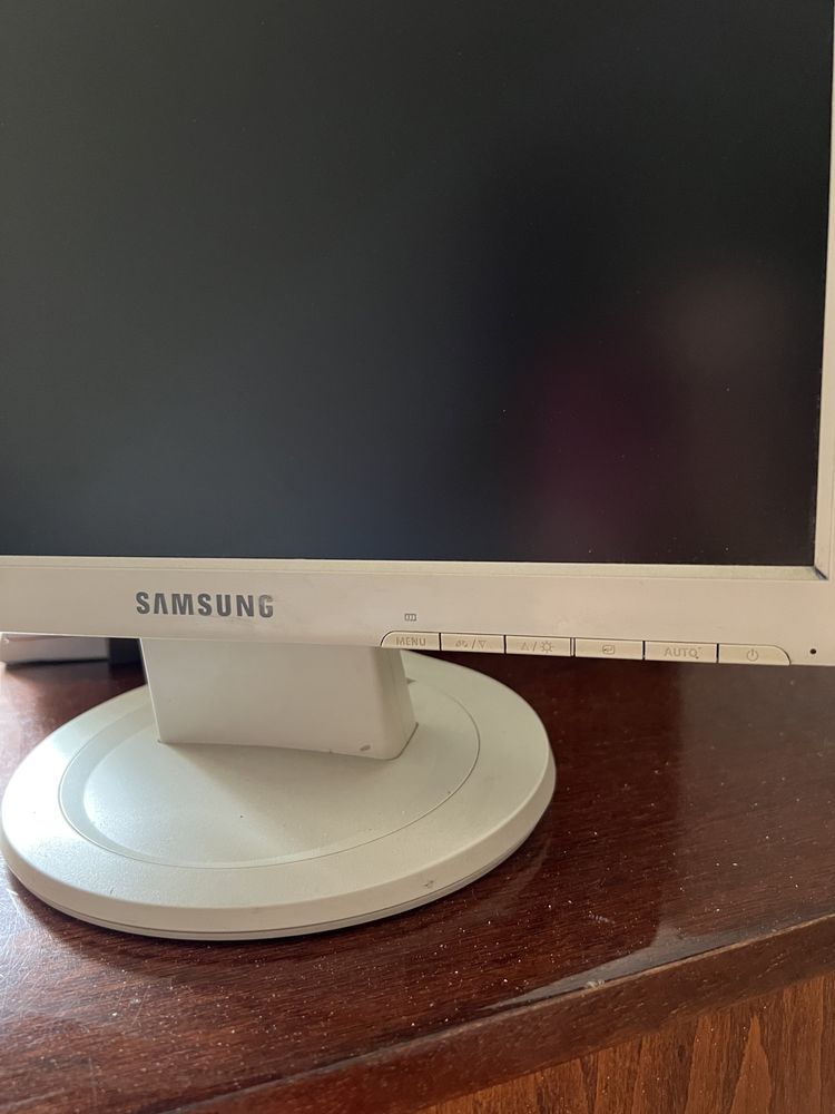 Монитор Samsung SyncMaster 710n