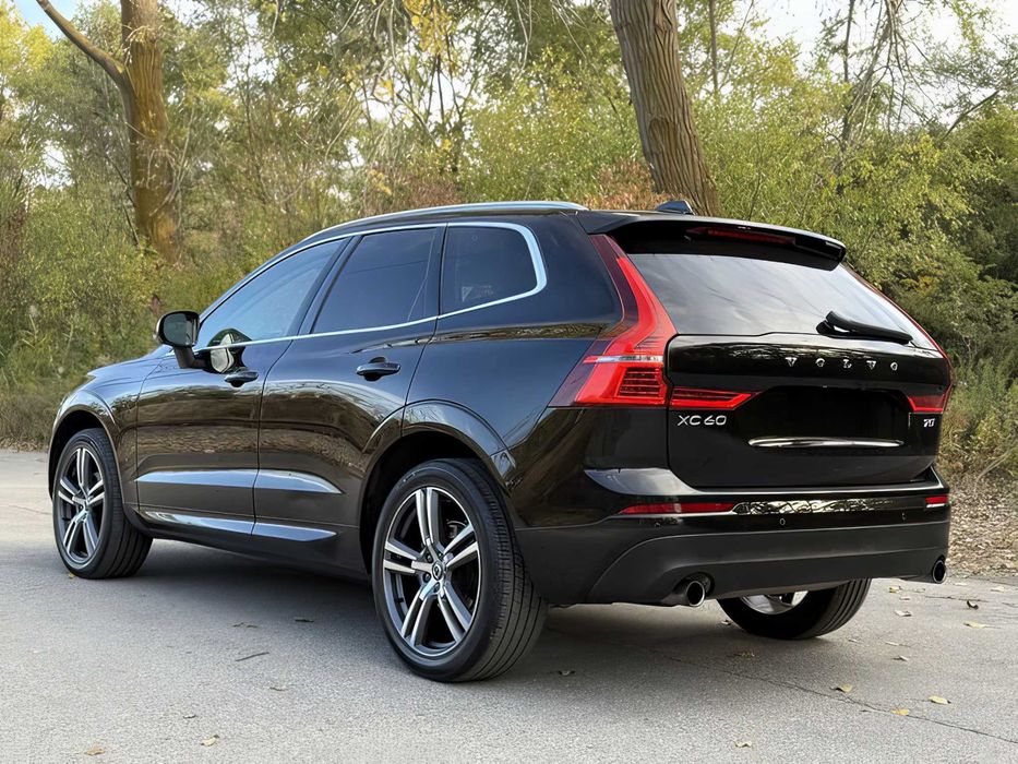 Volvo XC60      2020