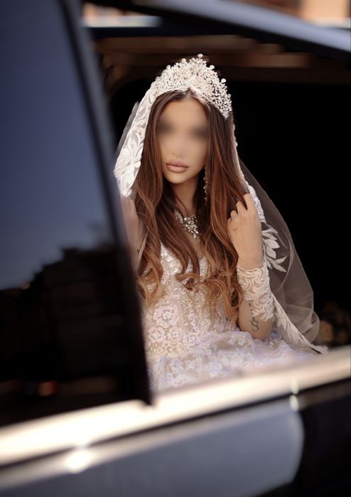 Розкішна пишна гепюрна весільна сукня 2025