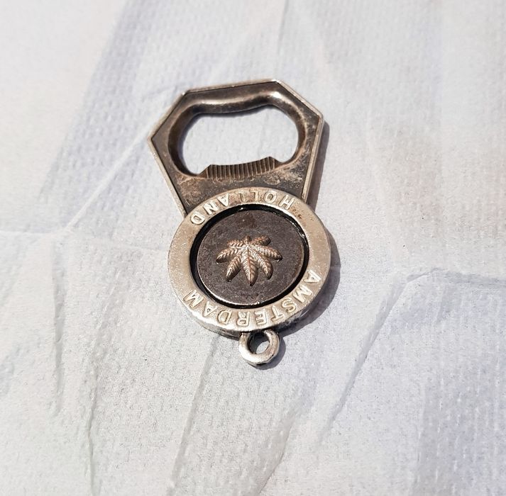 Посеребрённая открывалка для бутылок