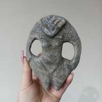 Kamienna figurka w stylu neolitycznym