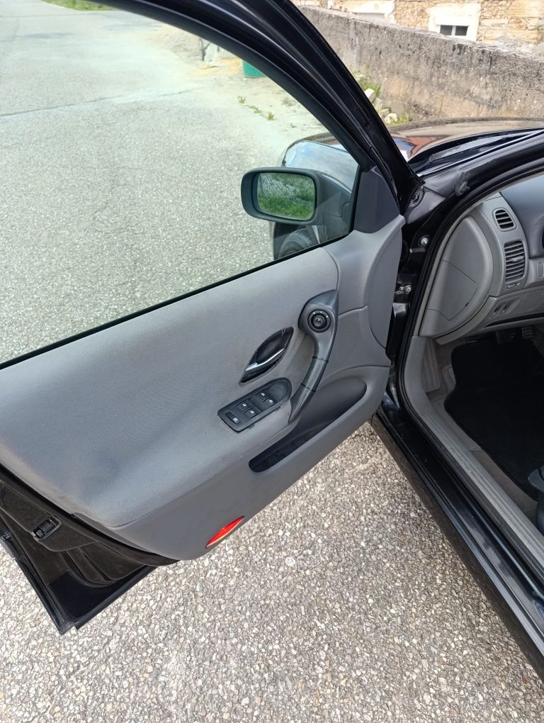Vendo Carrinha Laguna 1.9d 2003