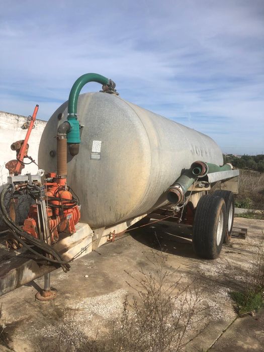 Cisterna/Depósito Reboque com Bomba