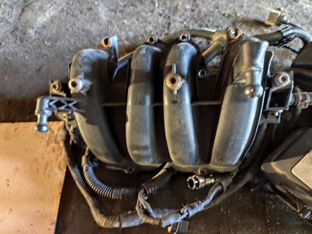 Kolektor ssący dolotowy VW Audi Skoda 1.6 Mpi BSE