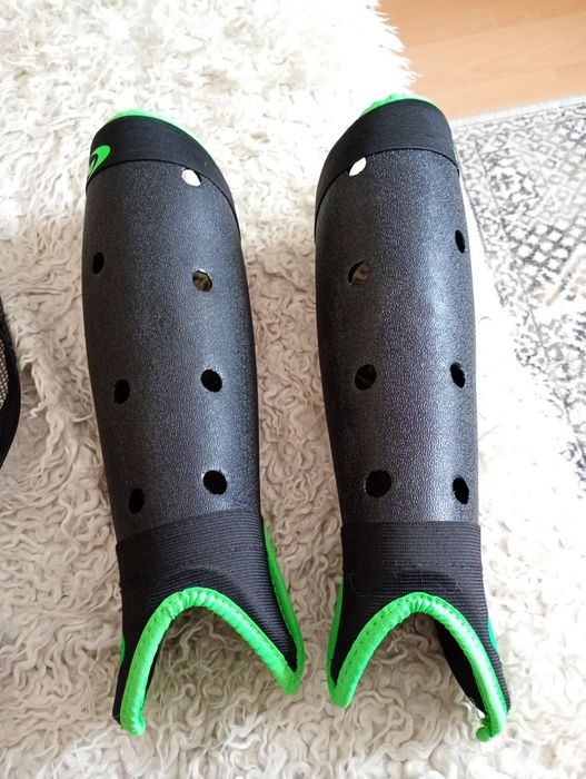 Nagolenniki hokejowe Dito