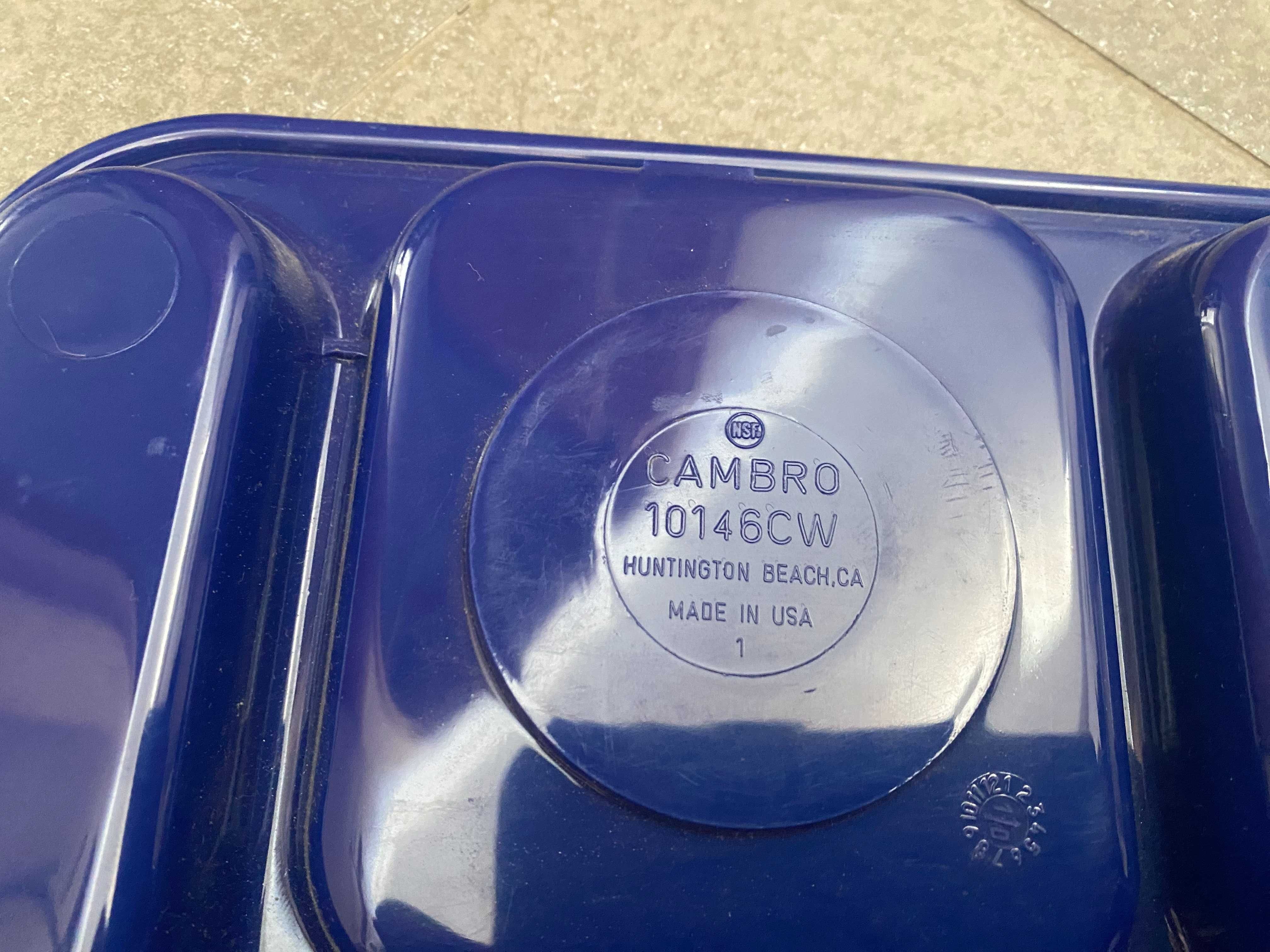 Tabuleiros com divisórias para refeitório creche