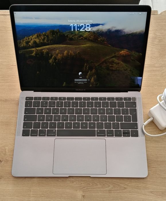 MacBook Air, i5, ram 8gb, ssd 256gb, rok 2019 zadbany