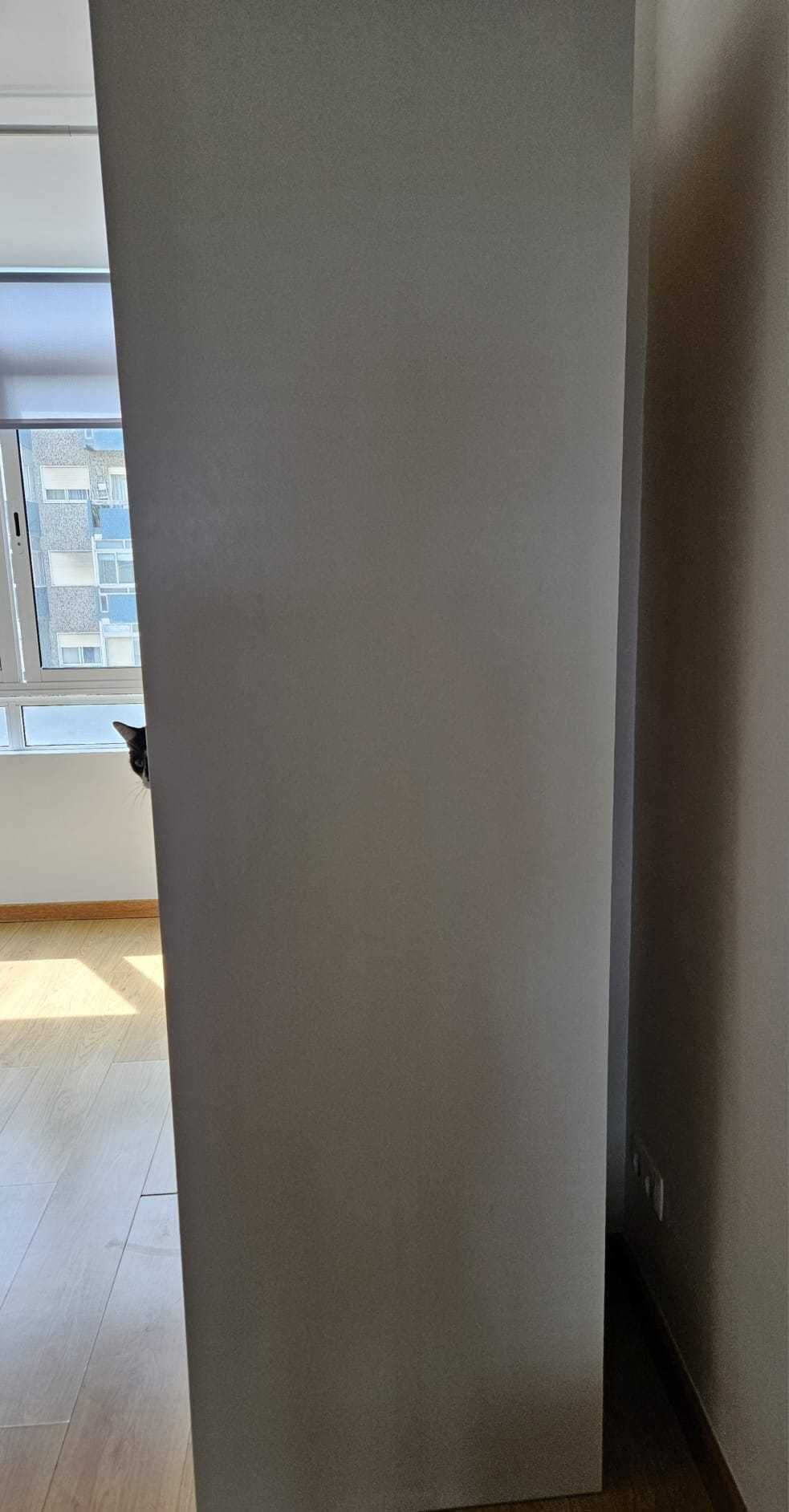 Estrutura de armário PAX (Ikea)
