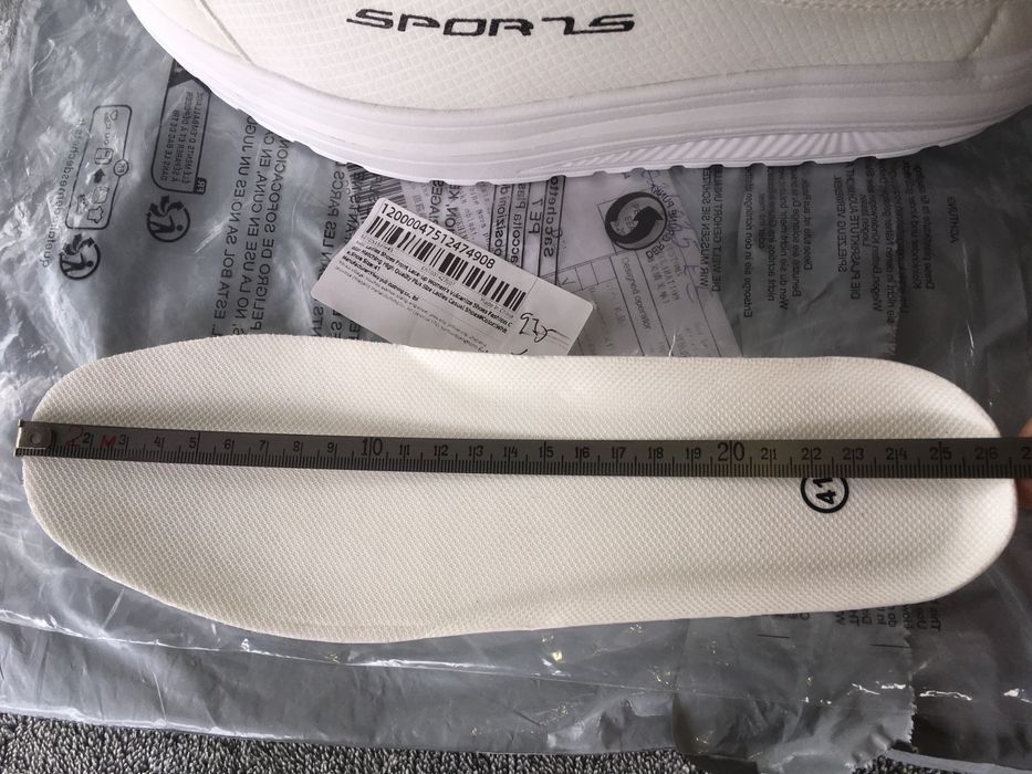 Стильне сучасне жіноче взуття для вулиці і дому