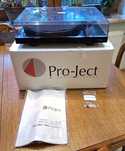 Gramofon Pro-ject Debut Carbon z oryginalnym pudełkiem