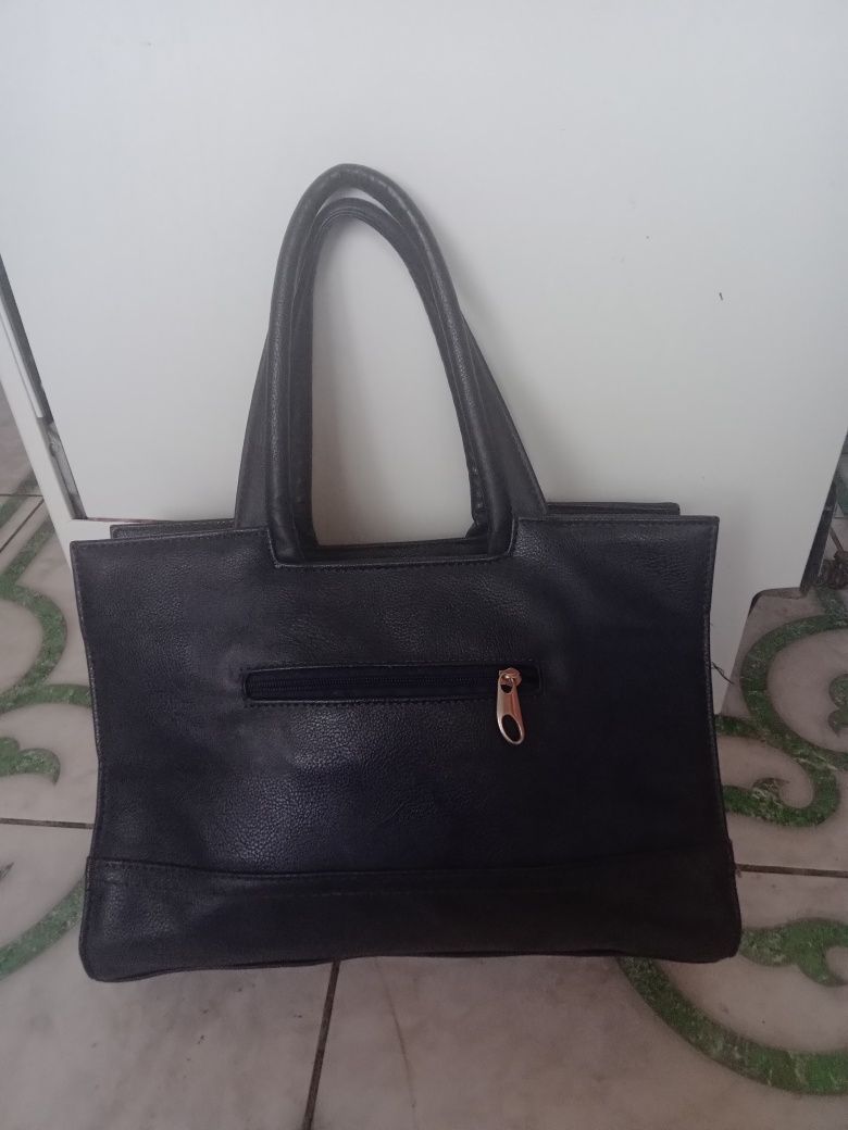 Продам сумку б/у кожзам.Хорошего качества