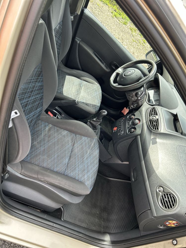 Clio 3 1.2 klima super stan!