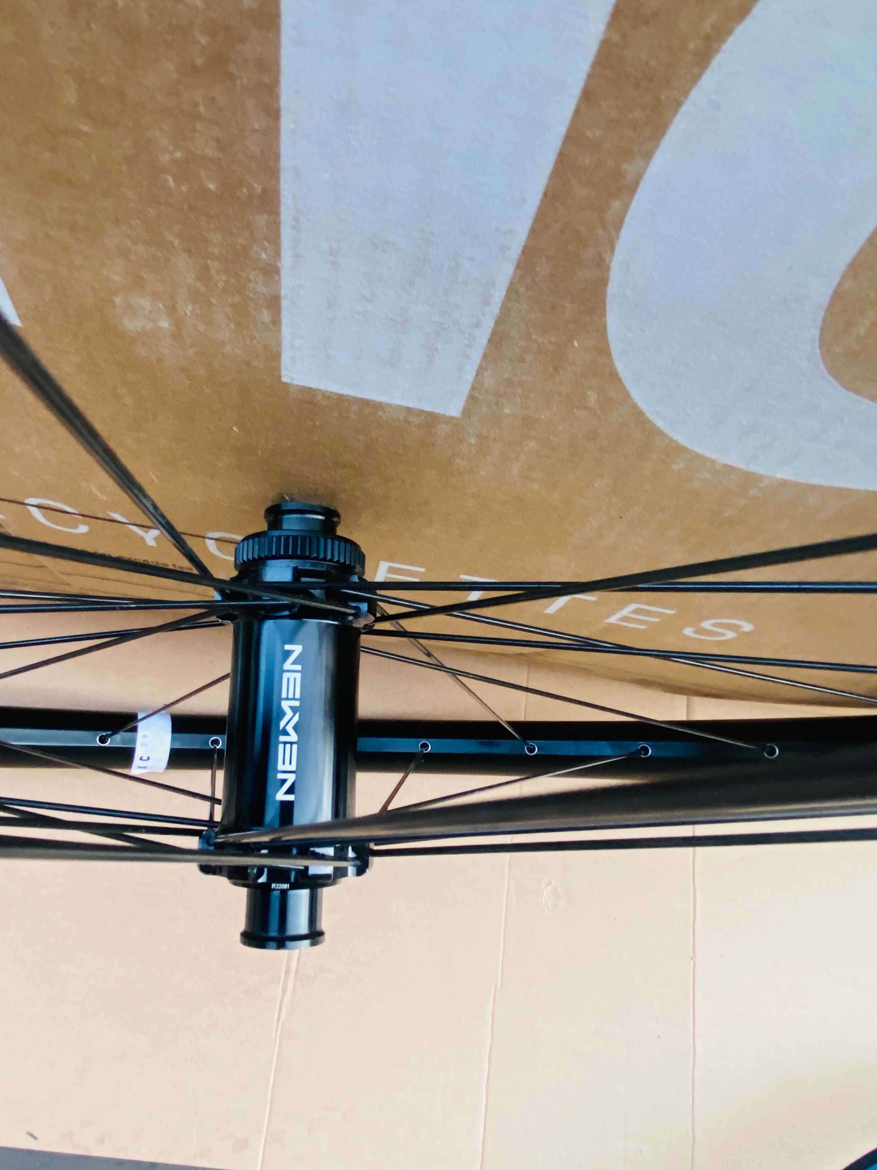 Koło Przednie 29" NEWMEN ROSE DT SWISS CenterLock BOOST 110x15 Maszyno