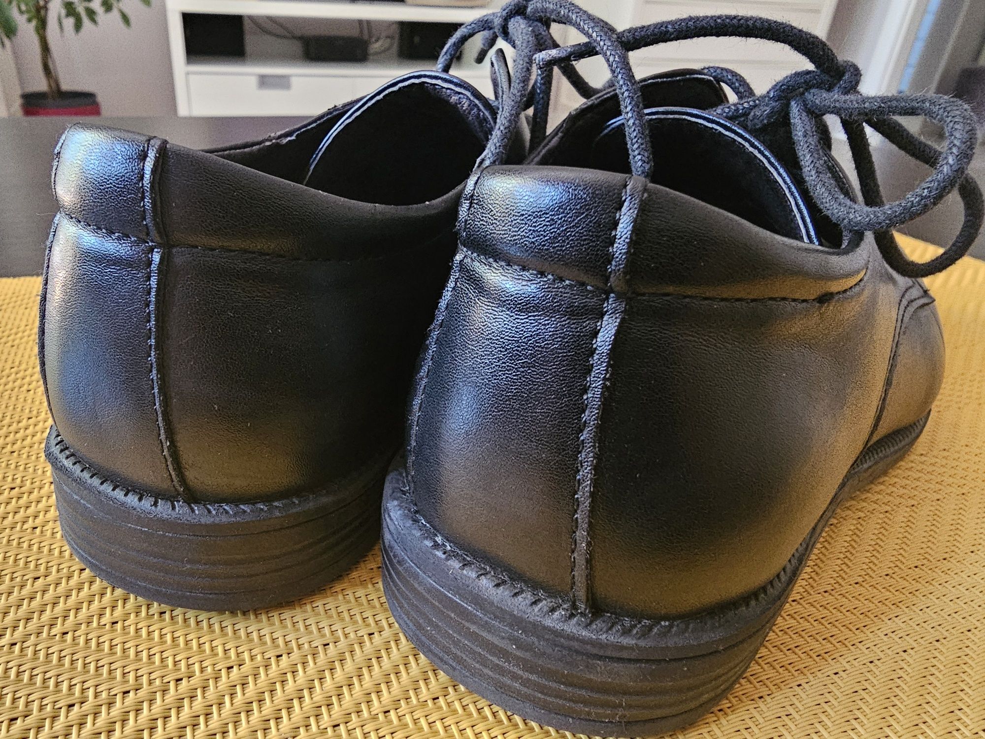 Czarne eleganckie buty chłopięce Cool Club r. 33