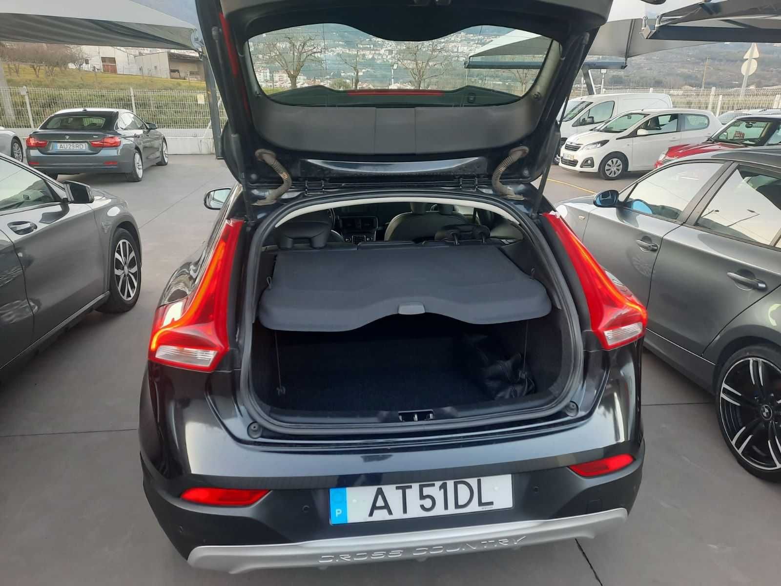 Volvo V40 Cross Country 1.6 D2 Momentum Powershift Automático