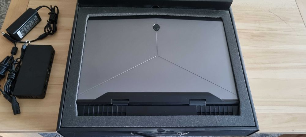 Laptop DELL ALIENWARE R4  17,3 i7 32 RAM GeForce 1070 8GB