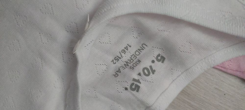 Podkoszulki 3 sztuki r.146/152