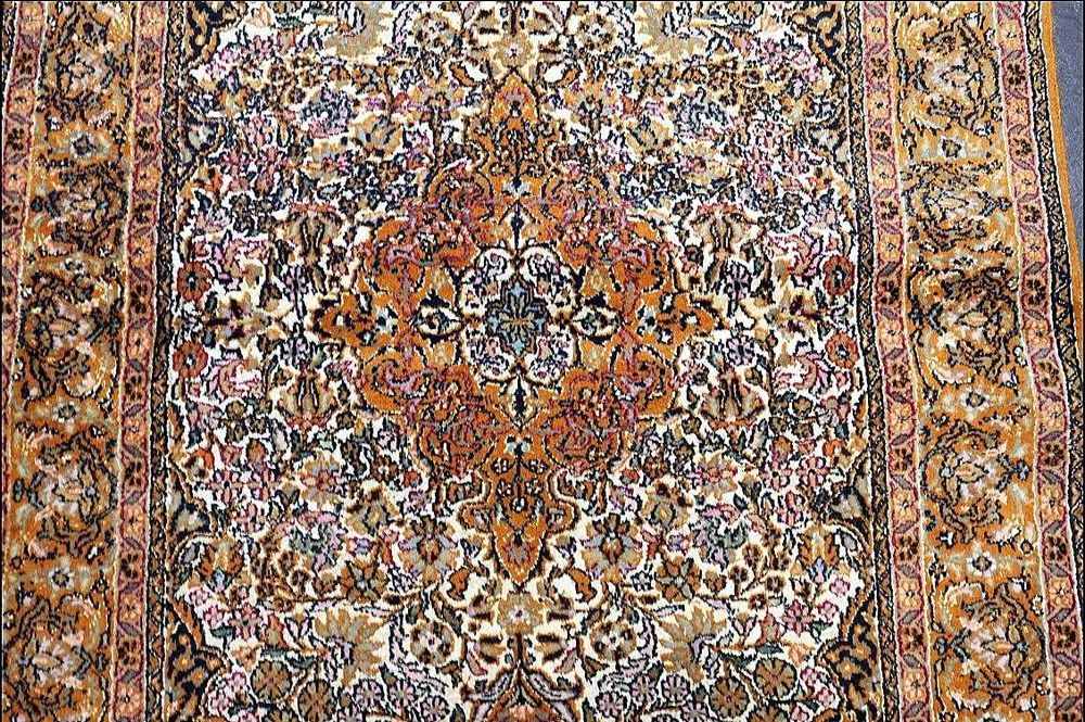 Valioso e raro Tapete original Persa GHOUM de Seda com 148cm x 96cm