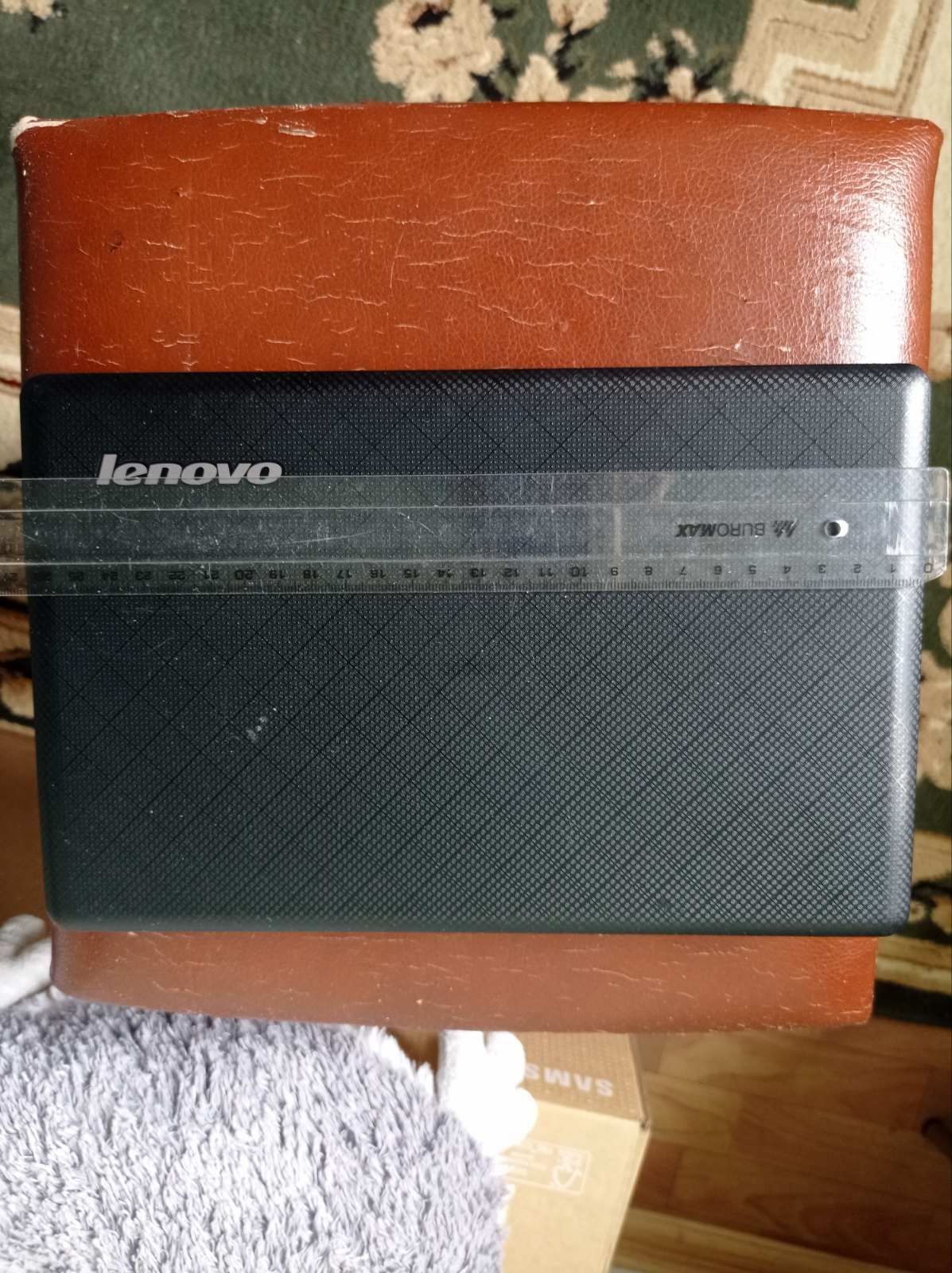Нетбук Lenovo с повреждённым экраном