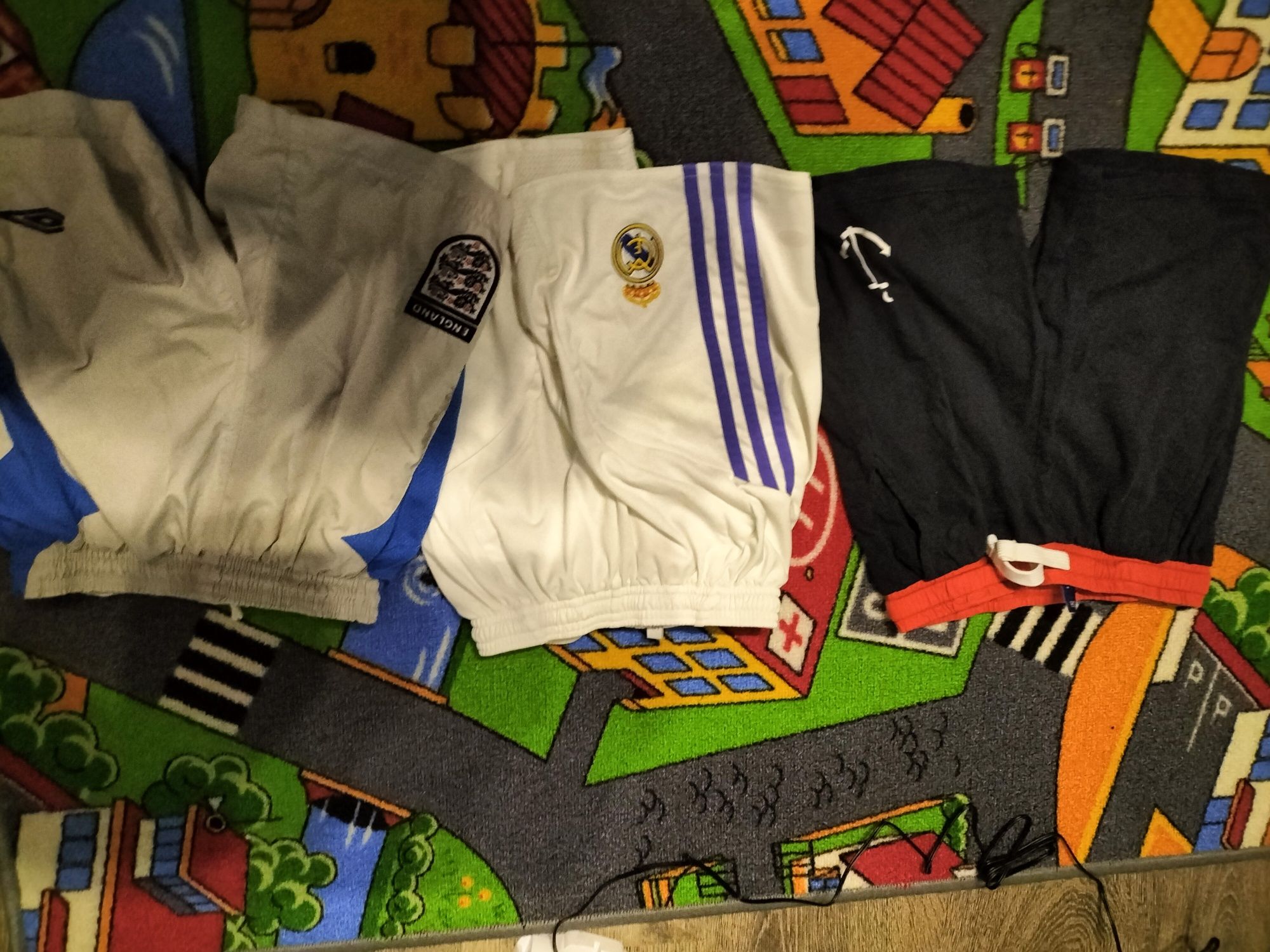 Spodenki szorty chłopiece 3 szt r.128 ,piłkarskie Umbro Adidas