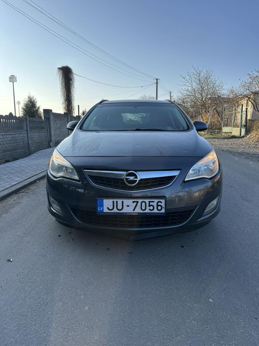 Продам опель астра 2012 1.3 дизель
