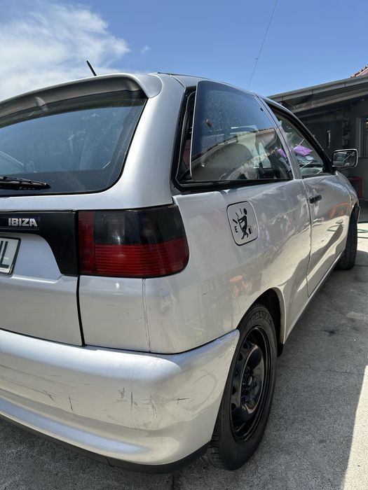 Troco por carro de 5 lugares
