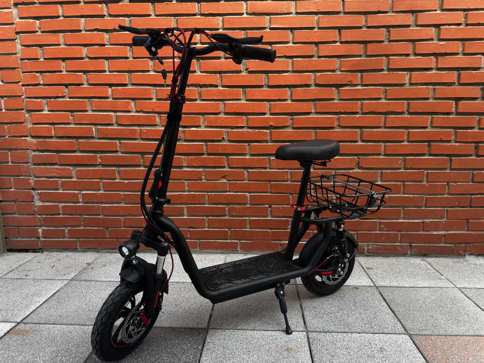 Komfortowa i Ekonomiczna Hulajnoga Elektryczna ZWheel 500W Siodełko