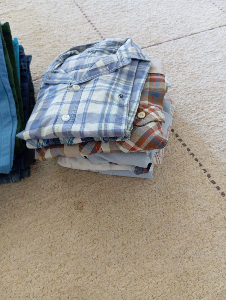 Lote de roupas infantis menino

Descrição: