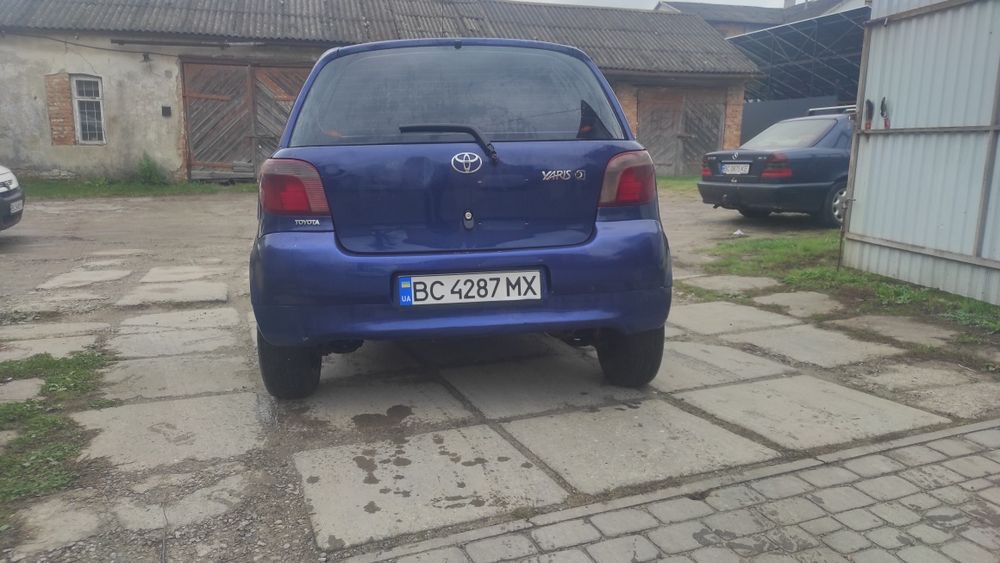 Тойота яріс 1,3бенз + комплект коліс