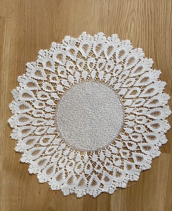 Nowe serwetki komplet 10 sztuk ecru ażurowe 28cm polska produkcja